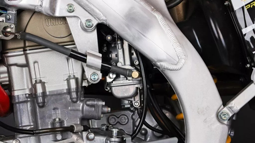 Come mantenere il carburatore ATV?